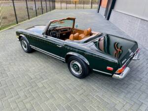 Afbeelding 12/36 van Mercedes-Benz 280 SL (1970)