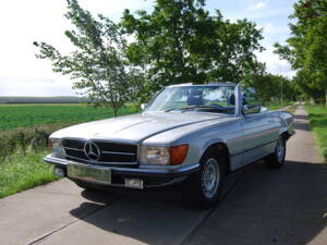 Image 24/96 of Mercedes-Benz 280 SL (1982)