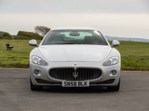 Image 6/22 of Maserati GranTurismo 4.2 (2008)