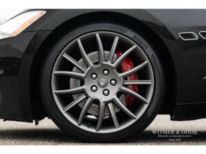 Image 22/42 of Maserati GranTurismo S (2011)