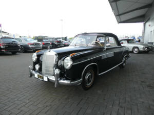 Imagen 3/24 de Mercedes-Benz 220 SE Cabriolet (1959)