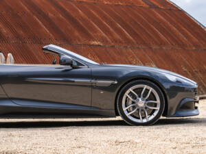 Image 14/35 of Aston Martin Vanquish (2017)