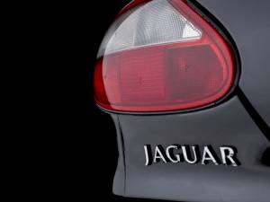 Image 35/37 de Jaguar XKR (1998)