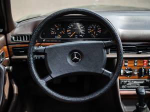 Image 25/50 of Mercedes-Benz 280 SE (1985)