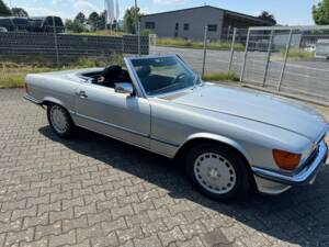 Image 2/72 of Mercedes-Benz 300 SL (1988)