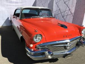 Image 3/28 of Buick Roadmaster (1956)