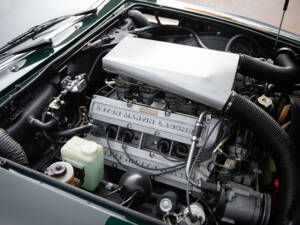 Image 22/45 of Aston Martin V8 Volante (1984)