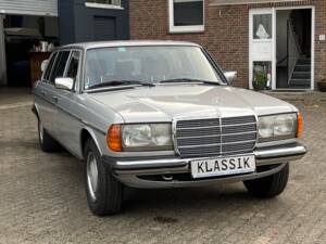 Image 6/51 of Mercedes-Benz 300 D lang (1985)