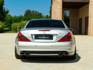 Image 8/50 of Mercedes-Benz SL 65 AMG (2005)