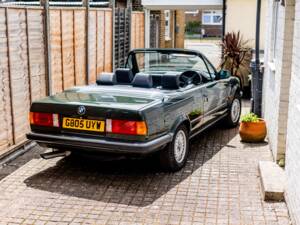 Bild 22/47 von BMW 320i (1990)