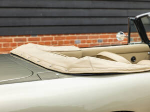 Immagine 30/57 di Aston Martin DB 6 Volante (1969)