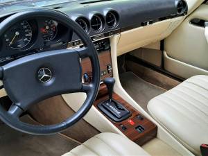 Image 7/17 of Mercedes-Benz 500 SL (1983)