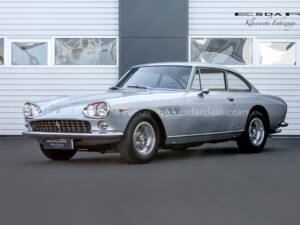 Imagen 1/36 de Ferrari 330 GT 2+2 (1964)