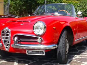 Image 2/9 of Alfa Romeo Giulia 1600 Spider (1963)