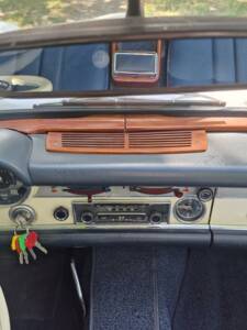 Image 28/100 de Mercedes-Benz 250 SL (1967)