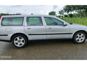 Image 21/46 of Volvo V 70 2.4 (2004)