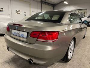 Image 3/26 of BMW 335i (2007)