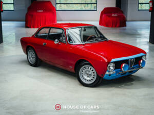 Immagine 4/25 di Alfa Romeo Giulia 1600 GT Junior (1974)
