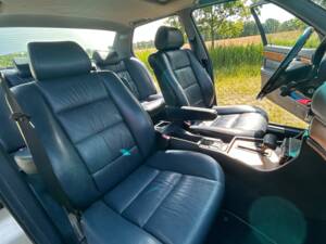 Image 15/33 de BMW 735i (1990)