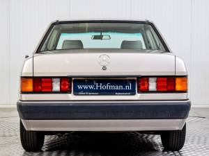 Image 4/50 de Mercedes-Benz 190 D 2.5 Turbo (1989)