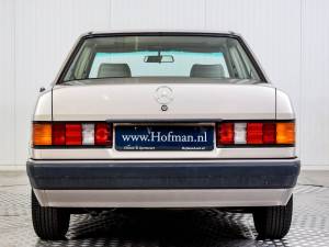 Immagine 4/50 di Mercedes-Benz 190 D 2.5 Turbo (1989)