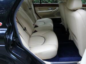 Image 14/17 of Bentley Arnage Red Label (2001)