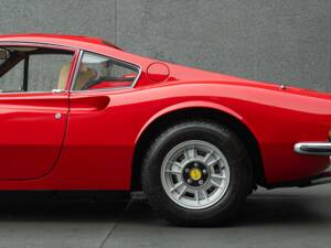 Image 15/46 de Ferrari Dino 246 GT (1971)