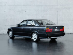 Image 2/24 of BMW M5 (1992)