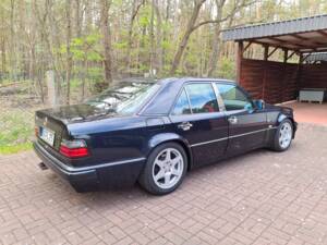 Bild 7/26 von Mercedes-Benz E 500 Limited (1994)