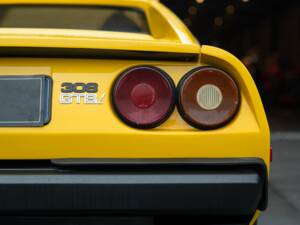 Image 14/50 de Ferrari 308 GTBi (1981)