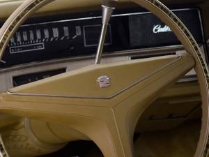 Bild 23/32 von Cadillac Coupe DeVille (1971)