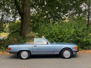 Image 8/50 of Mercedes-Benz 500 SL (1989)