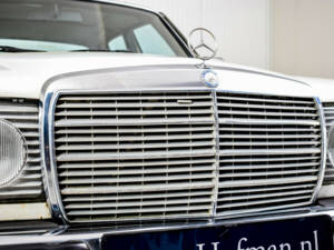 Immagine 43/46 di Mercedes-Benz 240 D (1982)