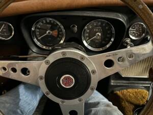 Image 16/28 de MG MGB GT (1966)