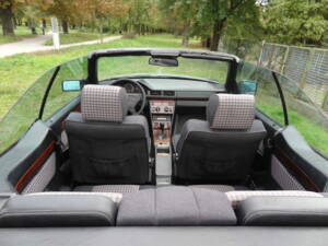 Image 6/6 of Mercedes-Benz E 200 (1994)