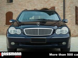 Image 2/15 of Mercedes-Benz C 320 T (2001)