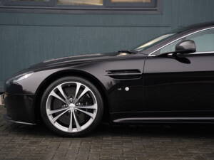 Image 9/50 de Aston Martin V12 Vantage S (2014)