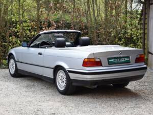 Immagine 6/46 di BMW 320i (1995)