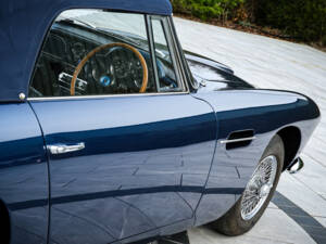 Imagen 7/14 de Aston Martin DB 4 Convertible (1963)