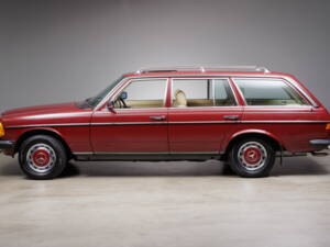 Image 7/50 of Mercedes-Benz 230 TE (1985)