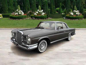 Image 2/8 of Mercedes-Benz 220 SE b (1964)