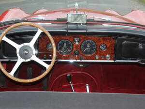 Image 8/27 of Jaguar XK 150 OTS (1959)