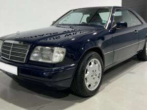 Imagen 1/23 de Mercedes-Benz 300 CE (1990)