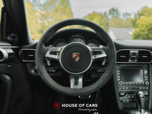 Immagine 29/46 di Porsche 911 Carrera 4S (2011)