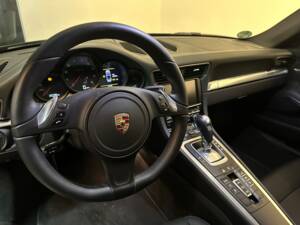 Image 6/8 of Porsche 911 Carrera 4S (2013)