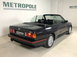 Image 3/28 of BMW M3 (1990)