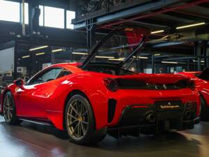 Image 47/50 of Ferrari 488 Pista (2019)