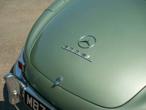 Image 30/50 of Mercedes-Benz 300 SL Roadster (1960)