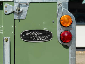 Image 12/30 of Land Rover 88 (1971)