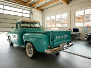 Image 3/38 of Chevrolet Apache Stepside (1958)